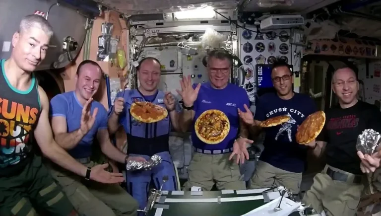 Astronauta pide pizza a domicilio desde la Estación Espacial Internacional